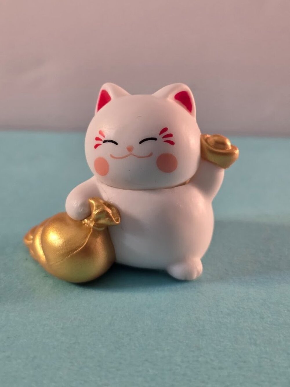 Small Meneke bean with gold flower